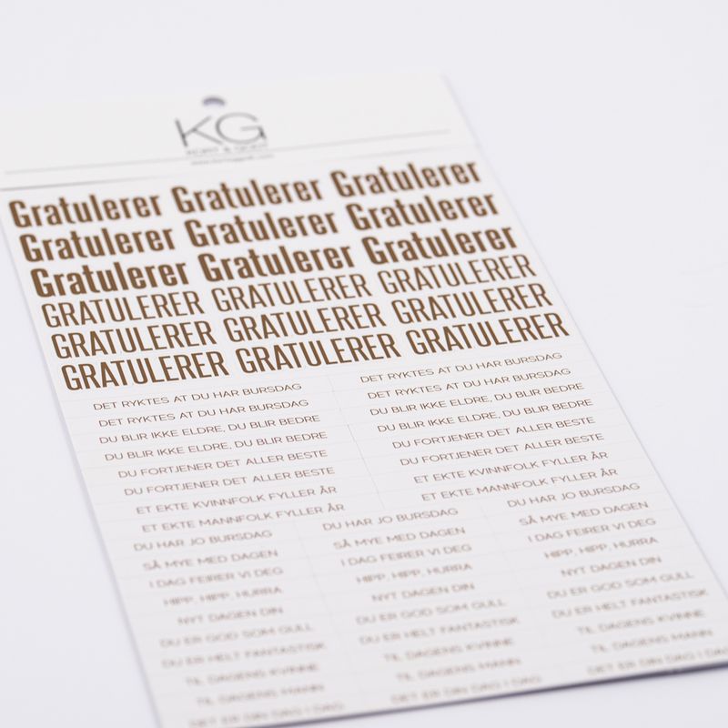 ST1003 Stickers Gratulerer Brun/hvit 